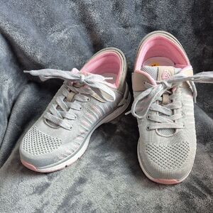 Zeba Shoes Size 8.5 Grey and Pink (Rose Gray)